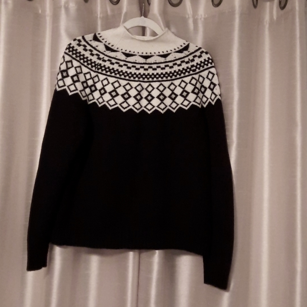 Valerie Stevens XL black and ivory  gently worn sweater.